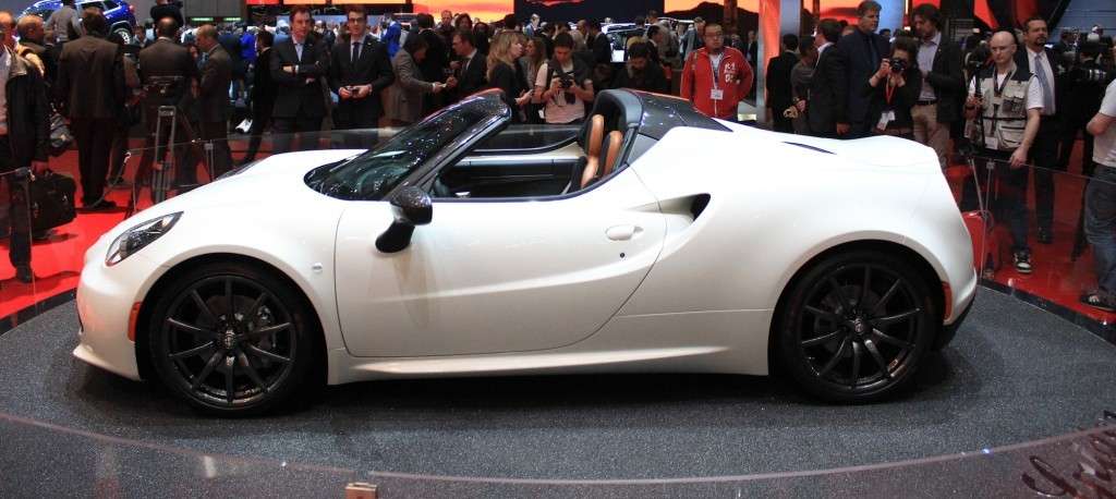 Fiancata Alfa Romeo 4C Spider