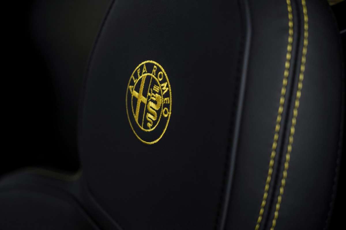 Logo Alfa Romeo ricamato