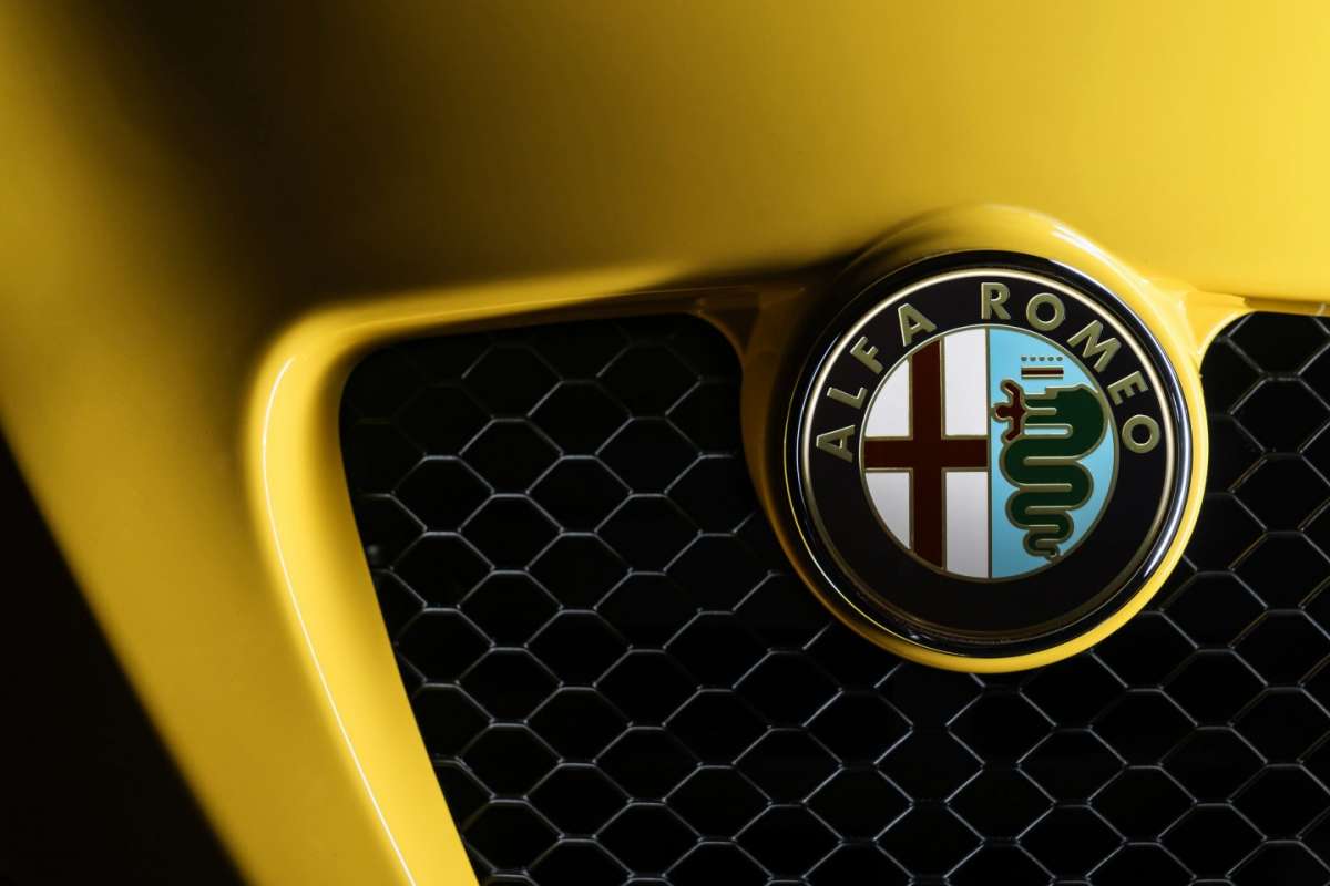 Logo Alfa Romeo sulla calandra