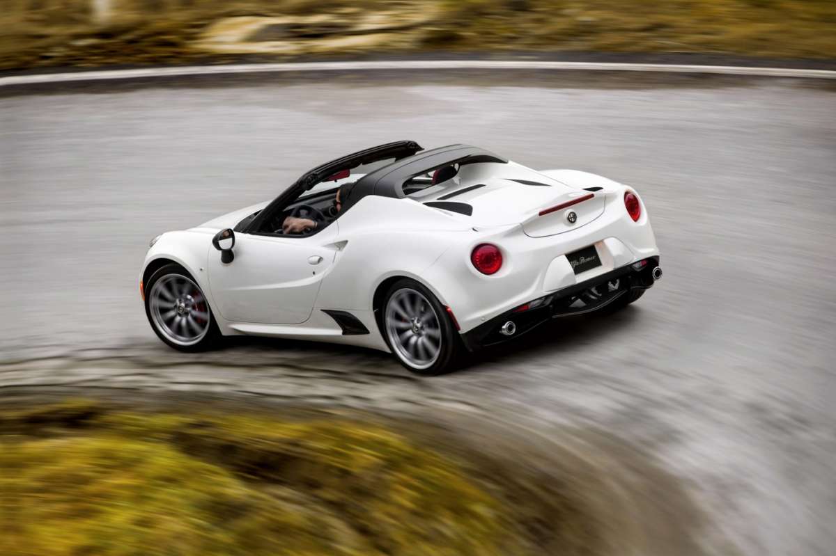 Prova su strada della 4C Spider