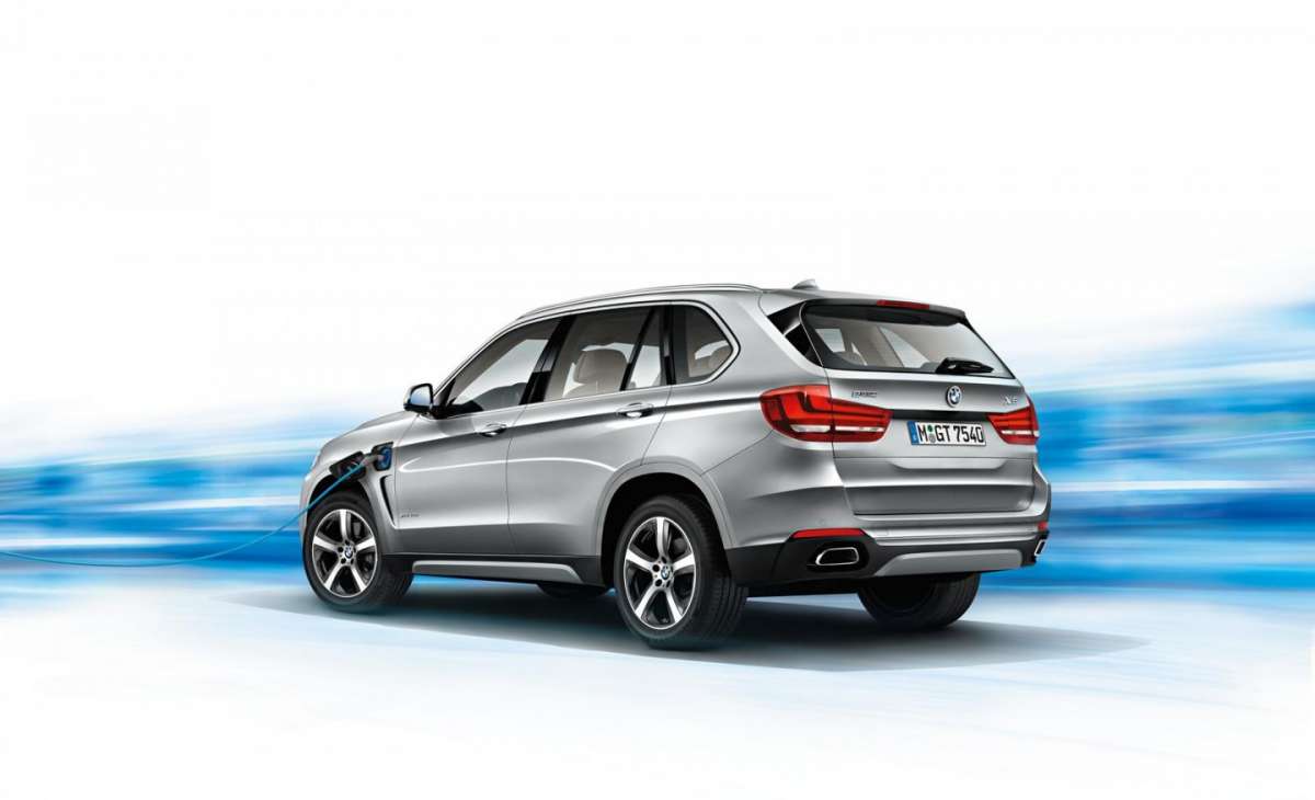 Immagini ufficiali X5 xDrive40e