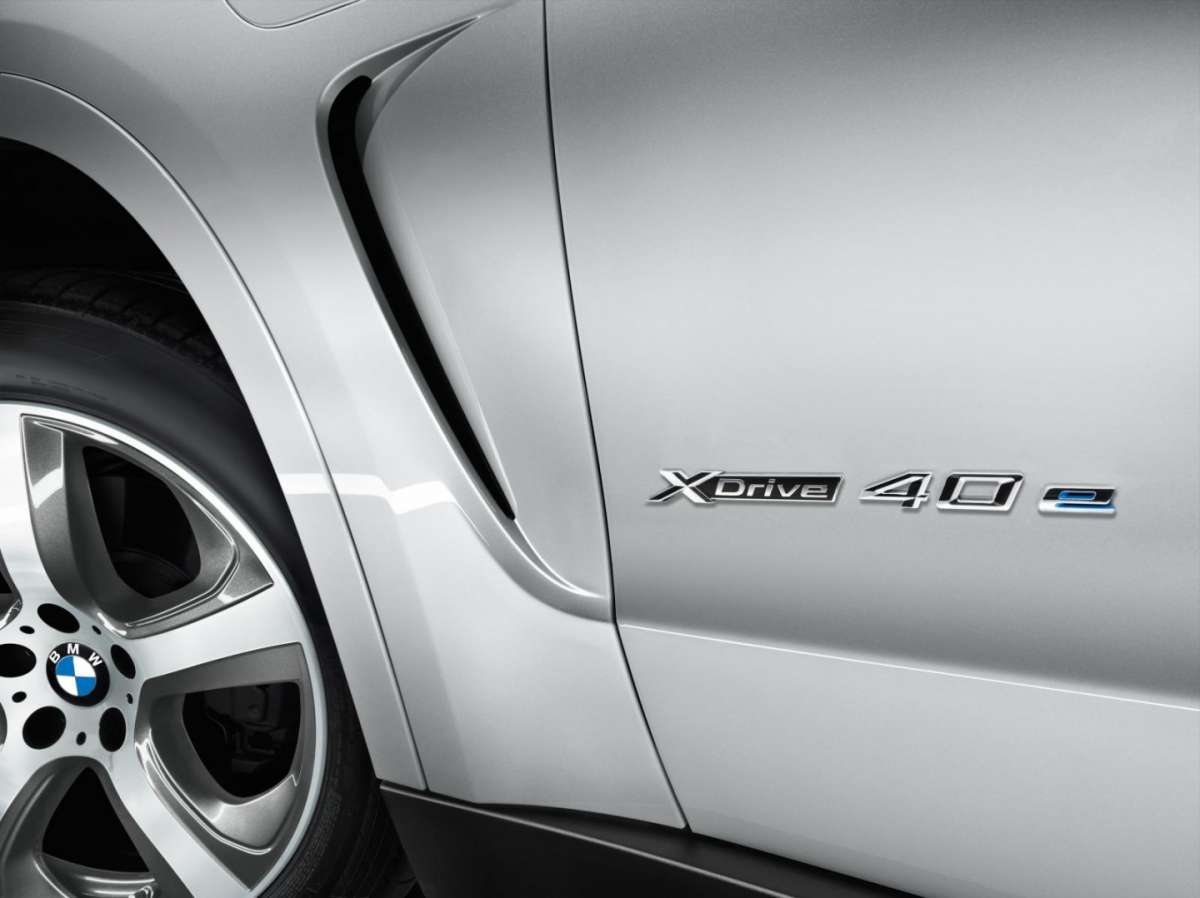 Scritta laterale xDrive40e