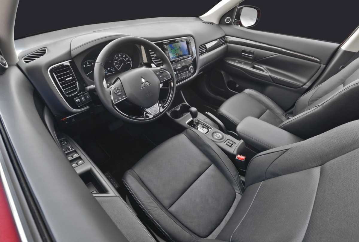 Interni della Outlander facelift