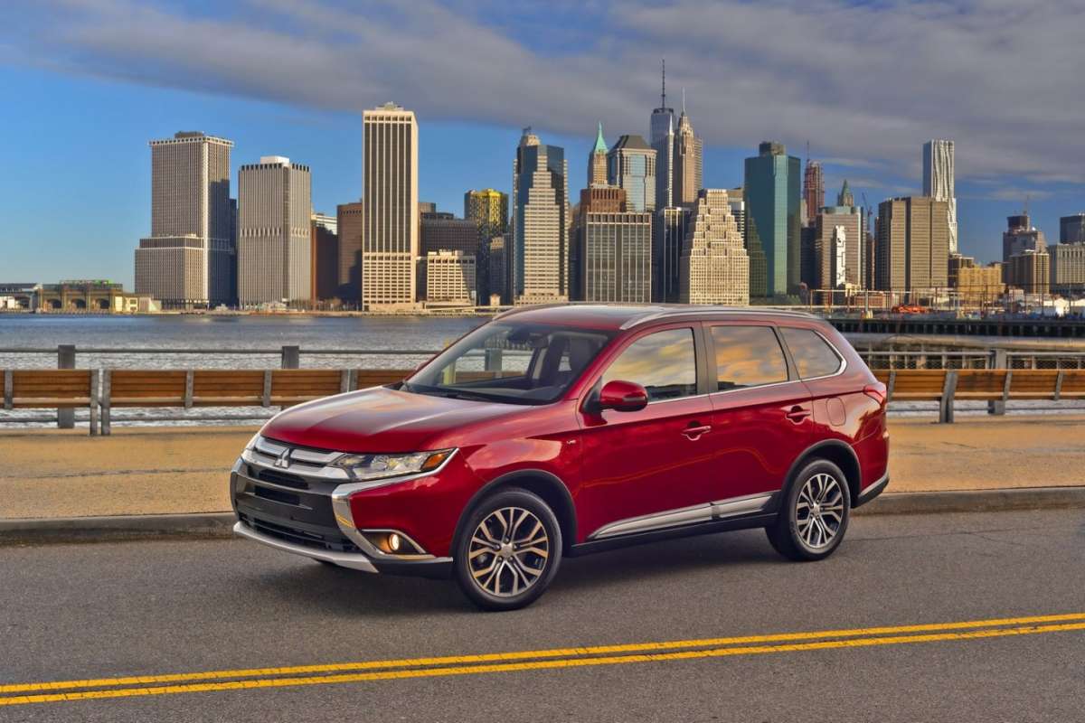 La nuova Mitsubishi Outlander 2016