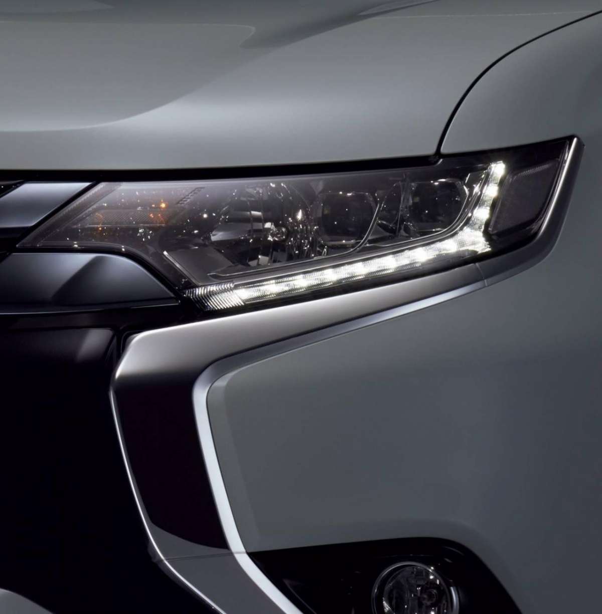 Mitsubishi Outlander PHEV 2016 LED