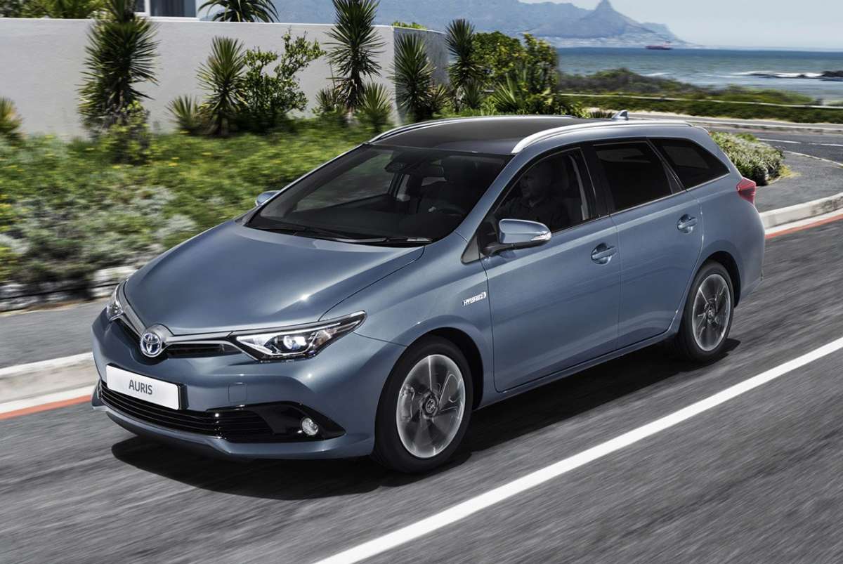 Nuova Toyota Auris Touring Sports 2015