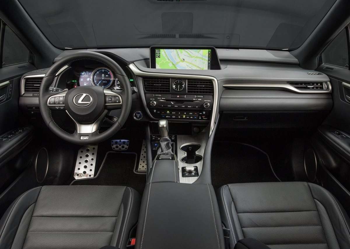 L'abitacolo della nuova Lexus RX ibrida