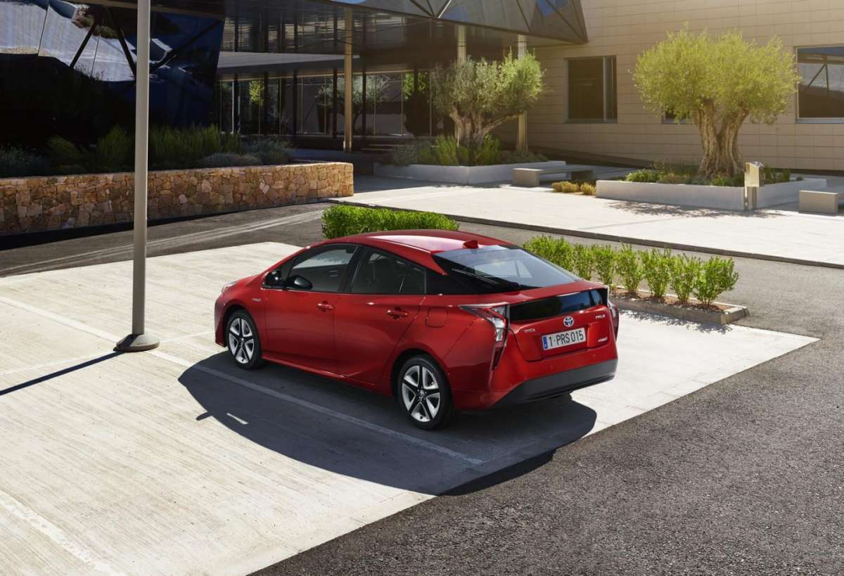Nuova Toyota Prius 2016 caratteristiche