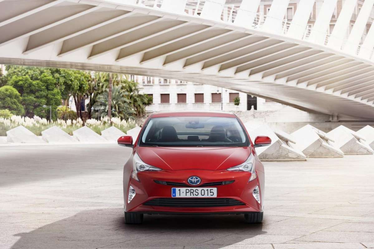 Nuova Toyota Prius 2016 vista da davanti