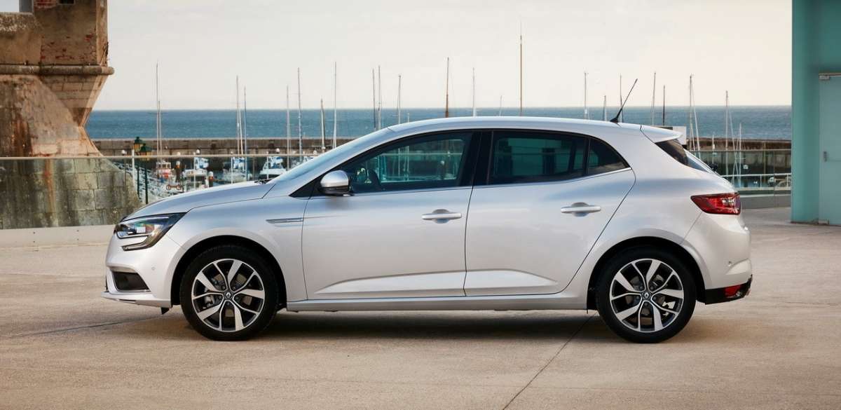 Renault Megane 2016 di lato