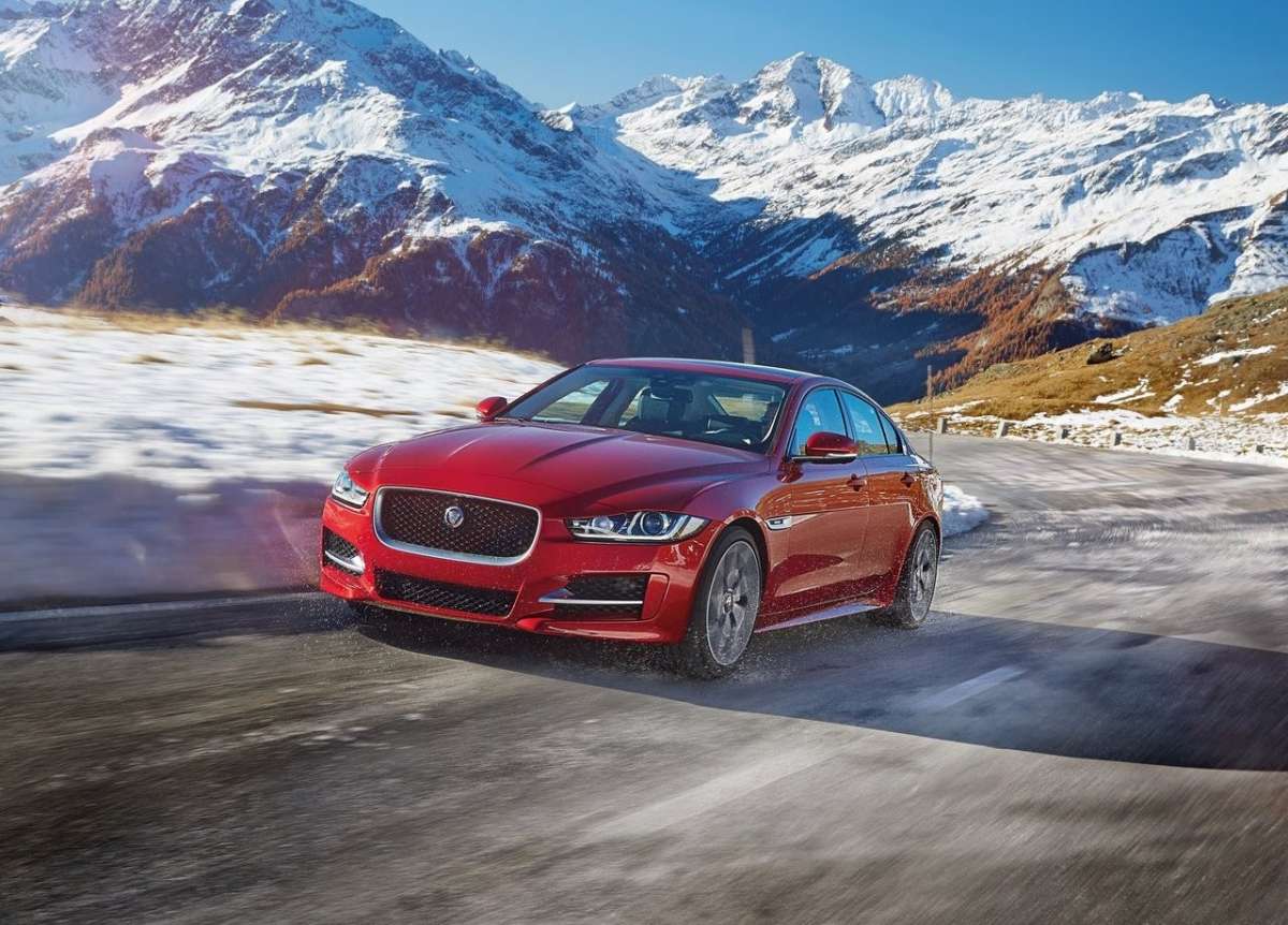Nuova Jaguar XE AWD 2015