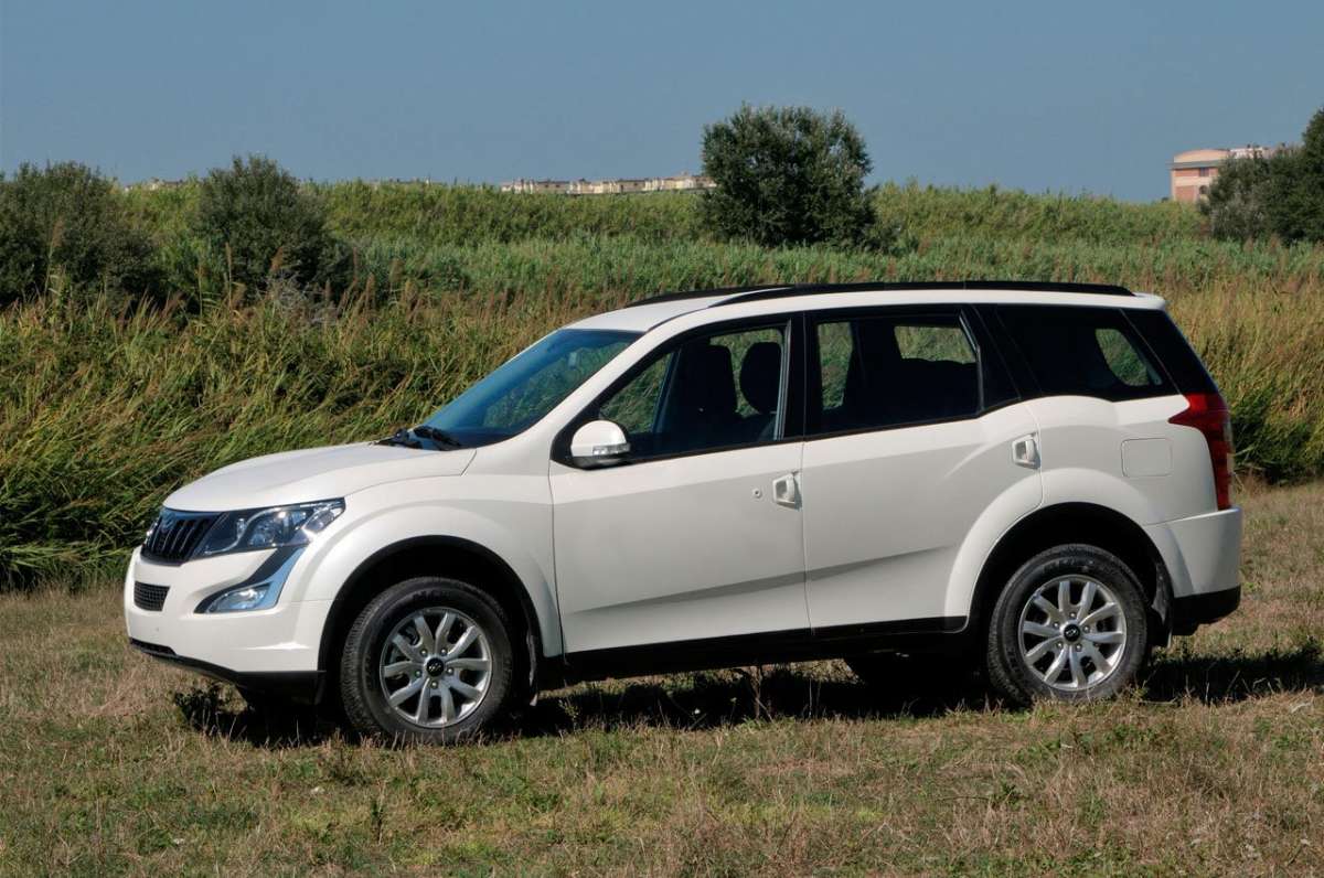 XUV500 2016 di lato