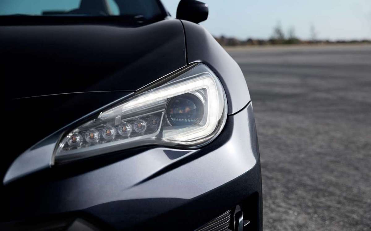 Subaru BRZ restyling 2017, fari full led