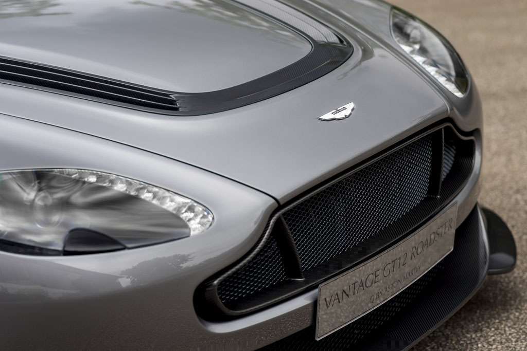 Aston Martin Vantage GT12 Roadster fibra di carbonio