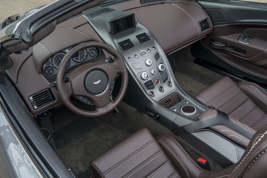 Aston Martin Vantage GT12 Roadster interni