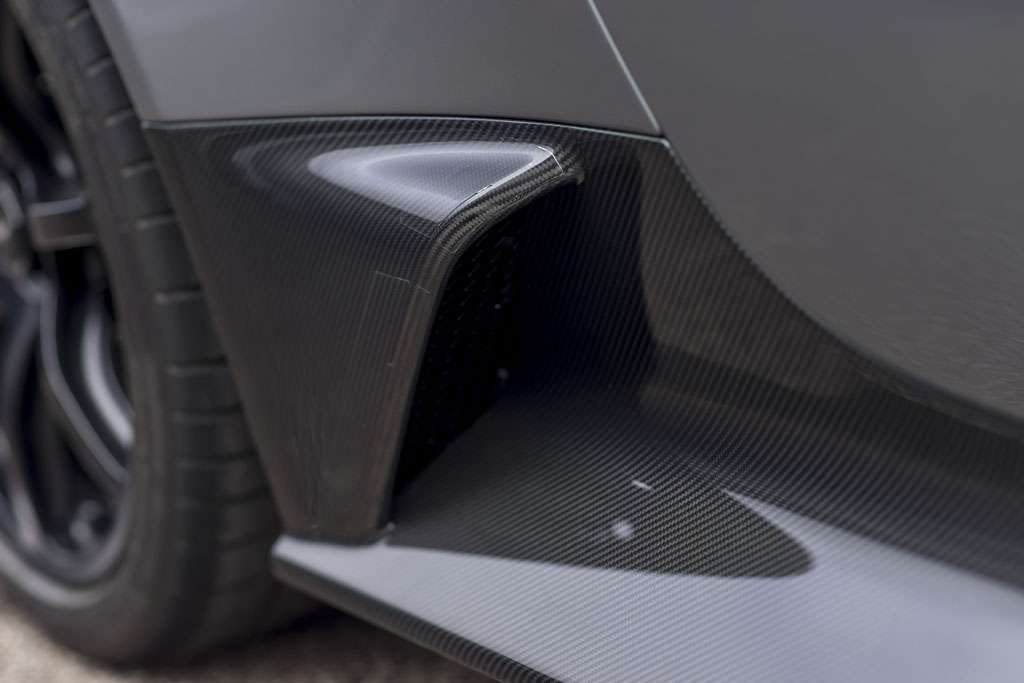 Aston Martin Vantage GT12 Roadster prese d'aria