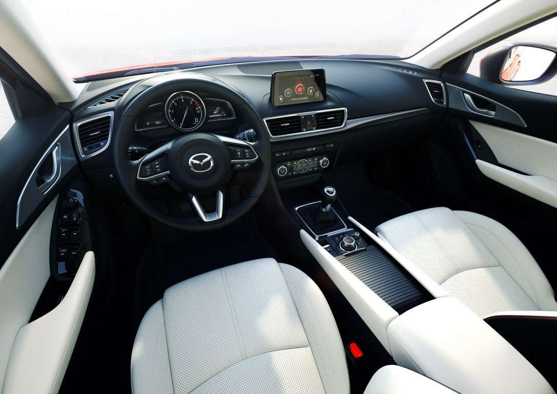 Interni di Mazda 3 restyling 2017