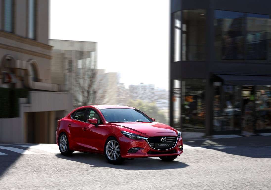 Mazda 3 restyling 2017 berlina