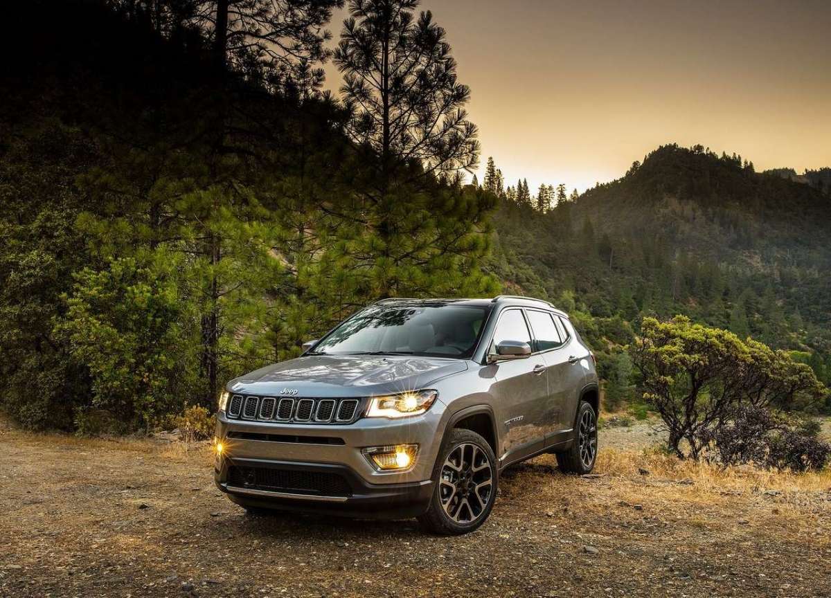 Jeep Compass: Grigia con tetto nero