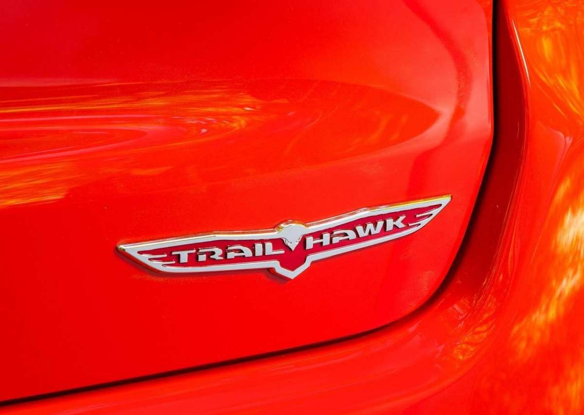 Jeep Compass, Logo Trail Hawk