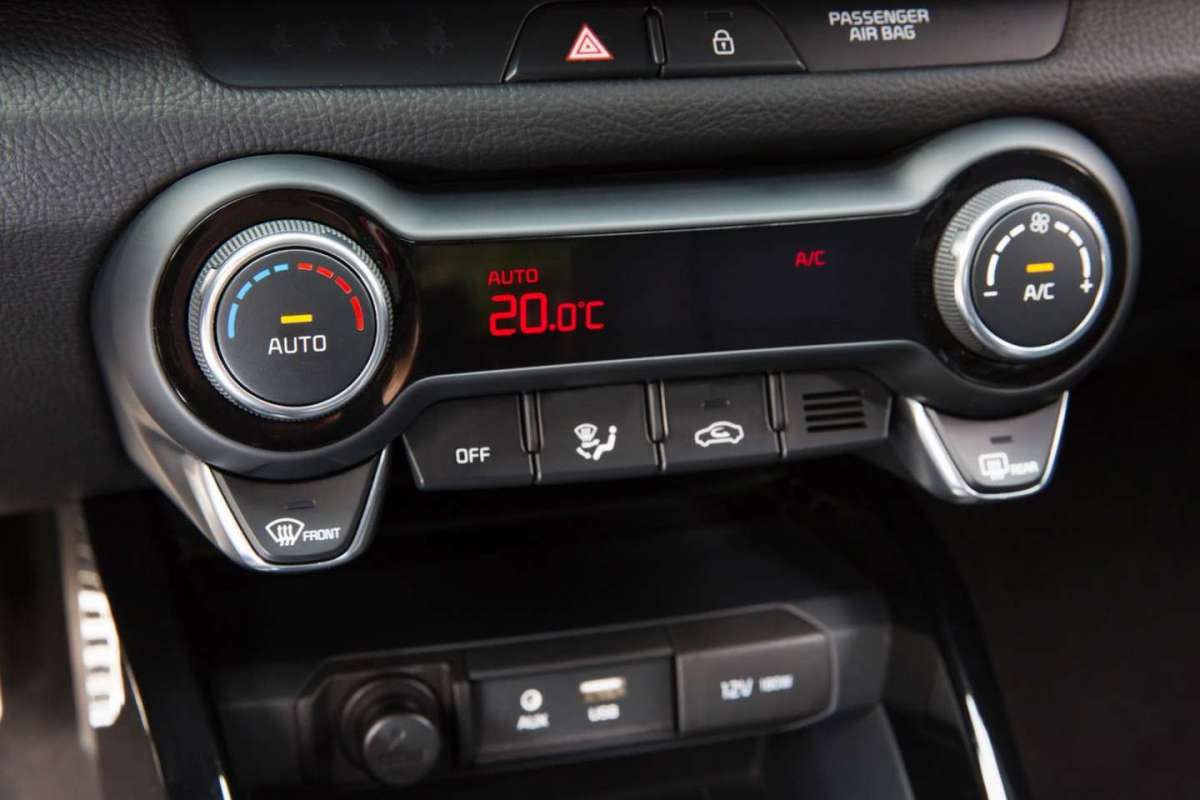 Kia Rio 2017 climatizzatore automatico