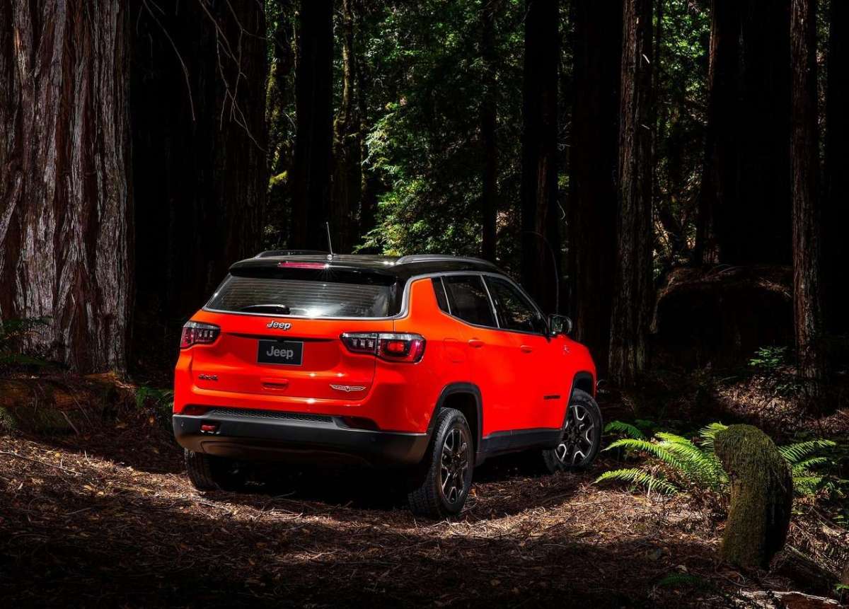 Nuova Jeep Compass 2018 retro della vettura