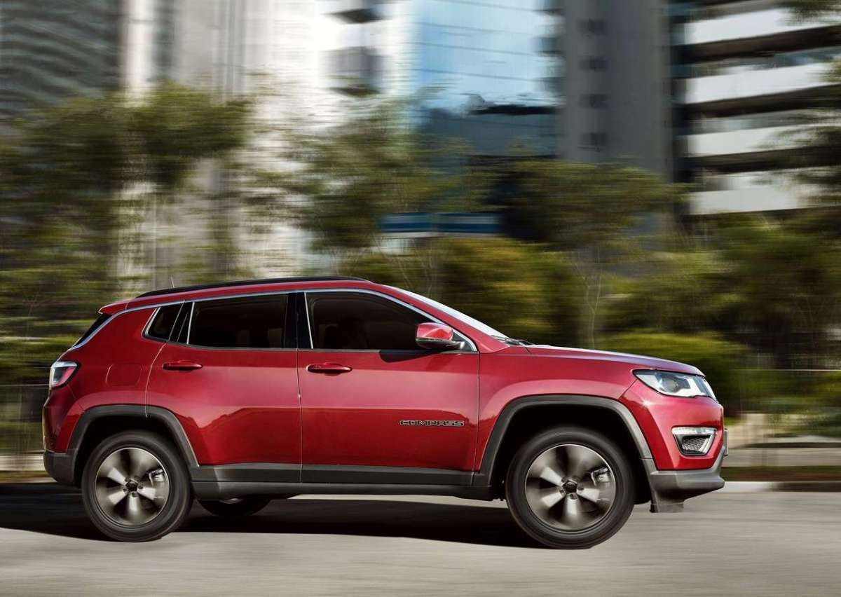 Nuova Jeep Compass vista di lato