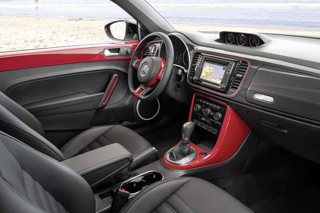 Volkswagen Maggiolino 2017 interni materiali