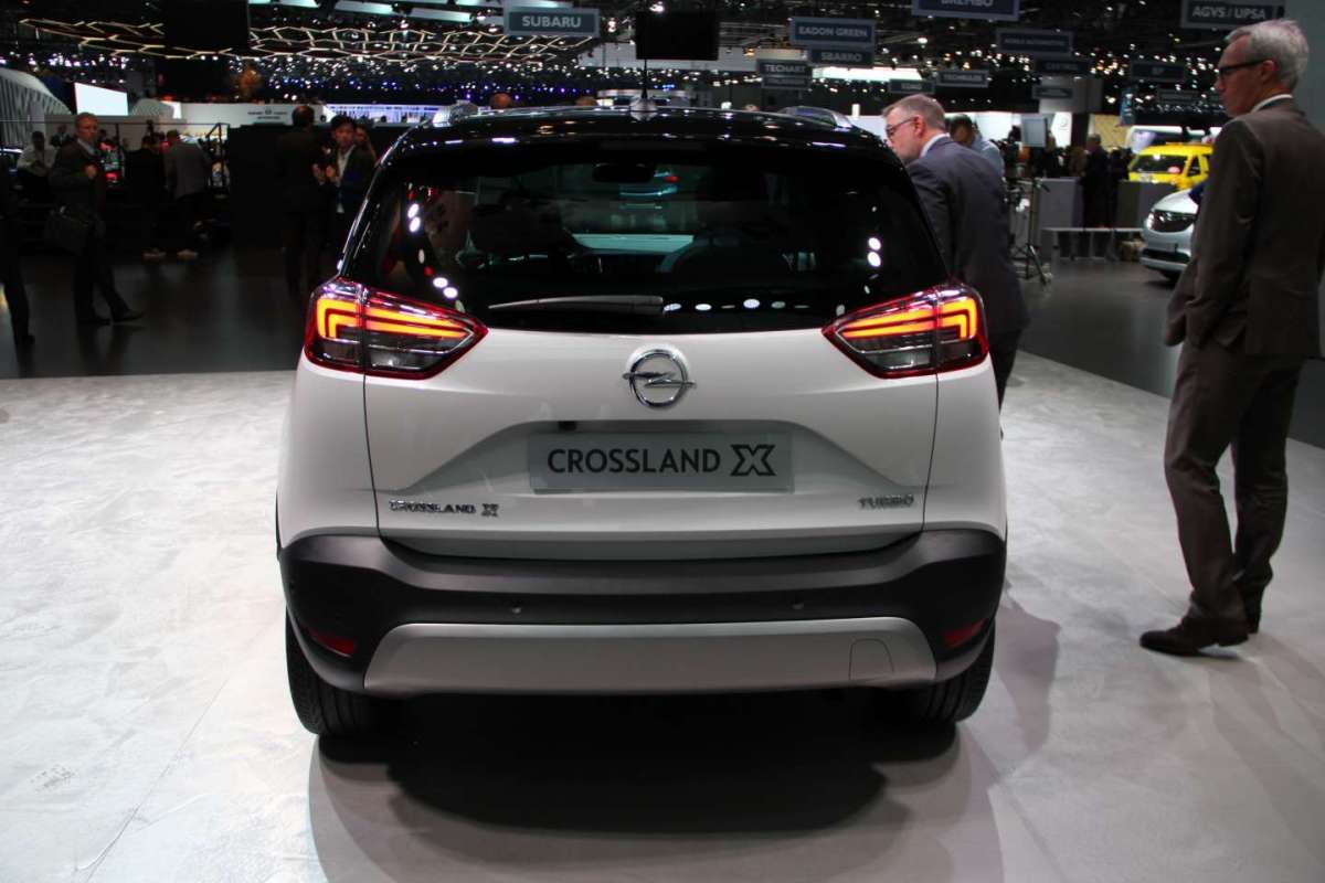 Opel Crossland X portellone