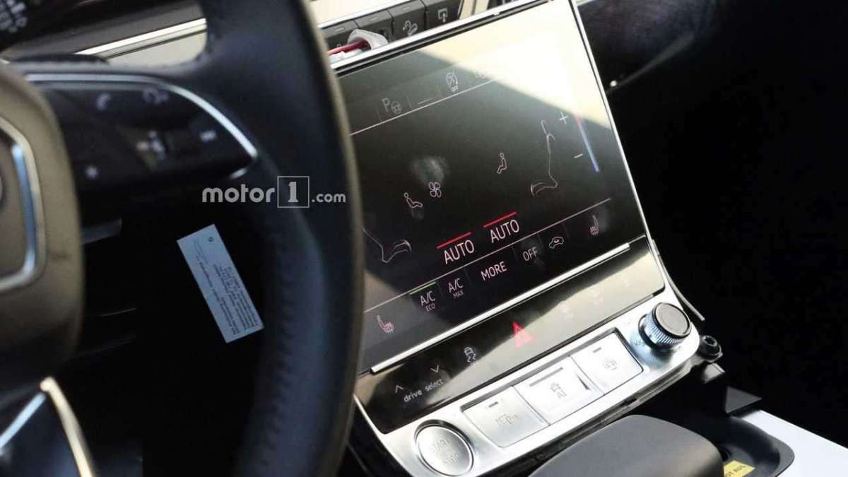 Audi Q8 interni, foto spia