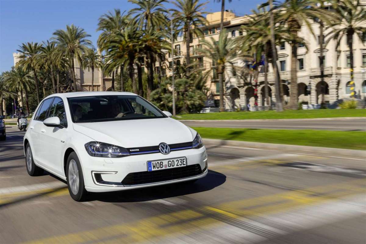VW E-Golf bianca
