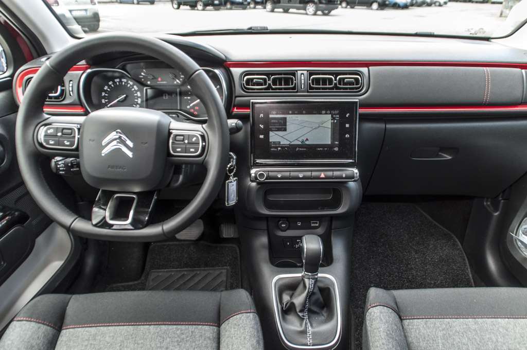 Citroen C3 cambio automatico interni plancia