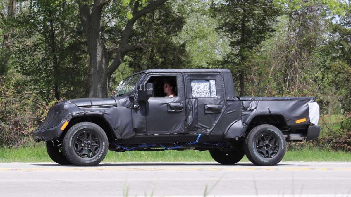 Jeep Wrangler pickup spy