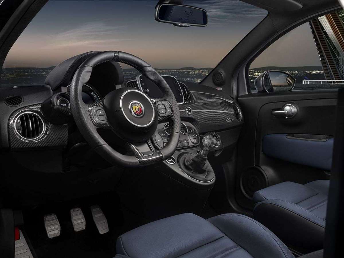 Abarth 695 Rivale plancia