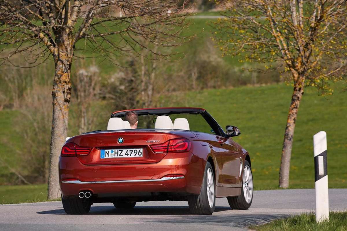Coricamento laterale della Serie 4 Cabrio 2017