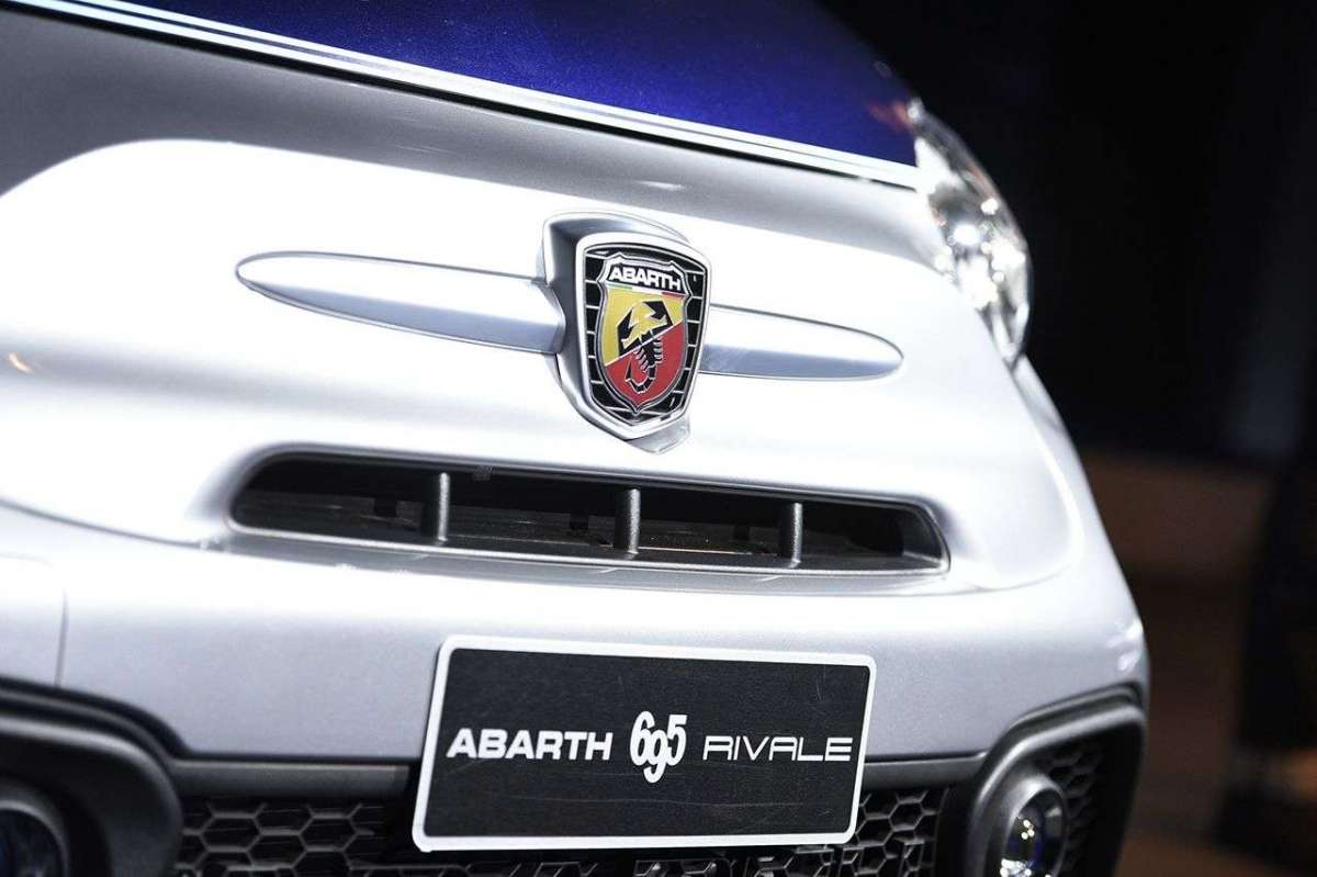 Muso e logo Abarth