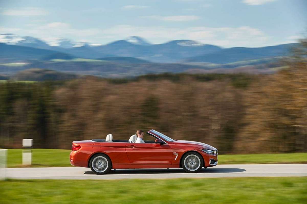 Serie 4 Cabrio 2017 di lato