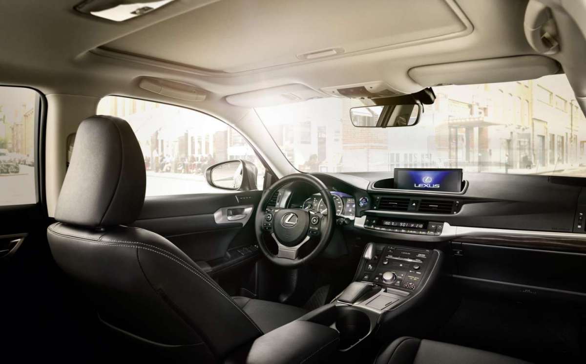 Lexus CT 200h 2018 interni