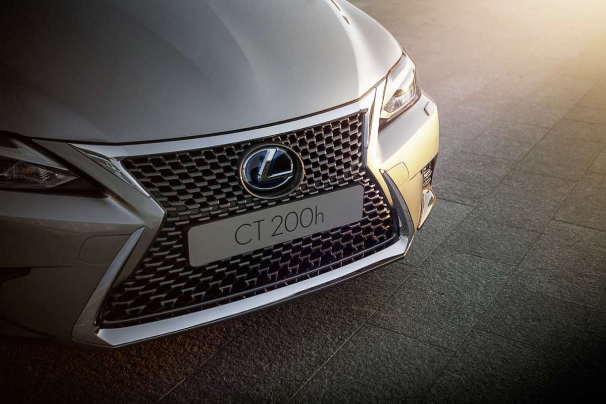 Mascherina a clessidra Lexus CT 200h MY 2018