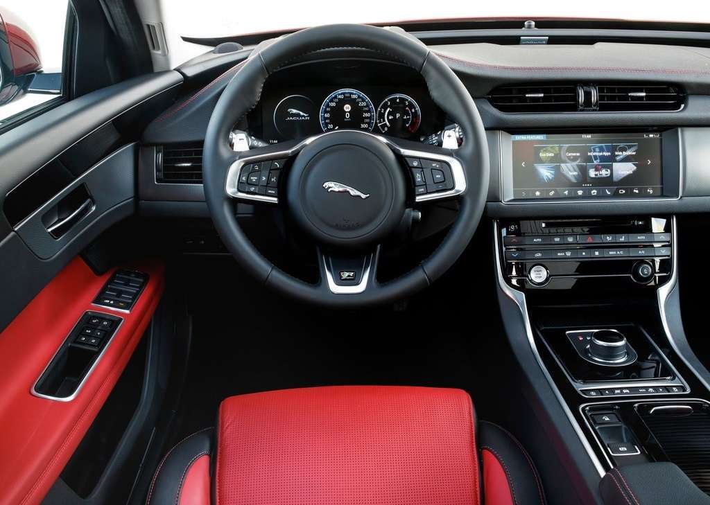 Jaguar XF Sportbrake 2018 interni
