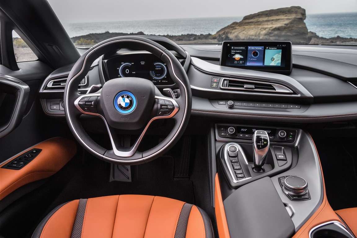 Interni di BMW i8 Roadster 2018