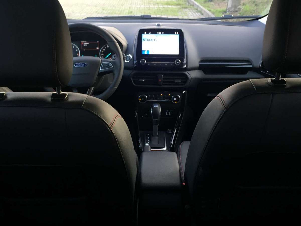 Ford EcoSport ST Line, panoramica interni