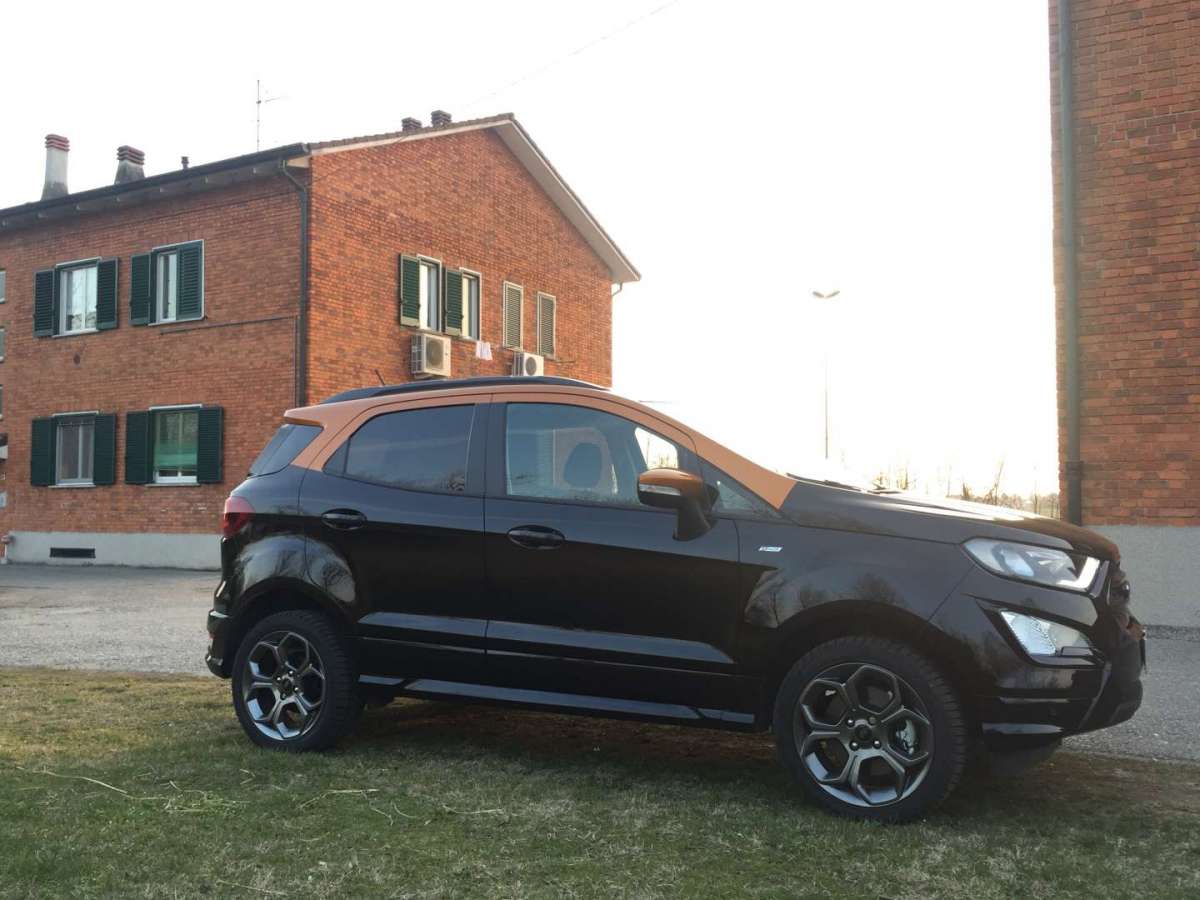 Nuova Ford EcoSport ST Line, profilo laterale