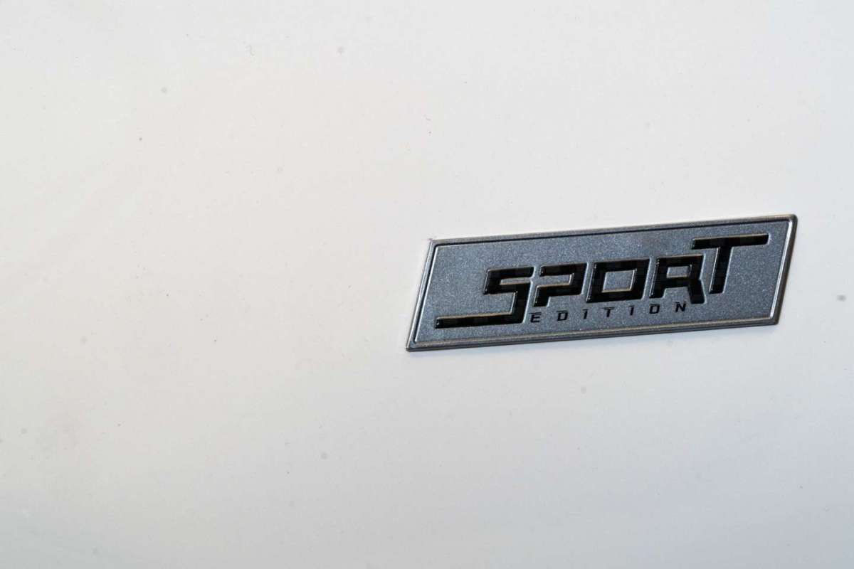 Renault-Captur-Sport-Edition-badge
