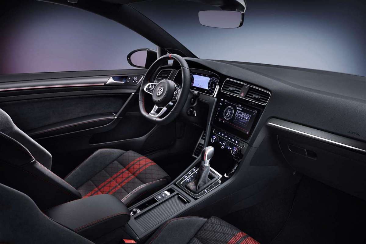 Volkswagen Golf GTI TCR Concept interni specifici
