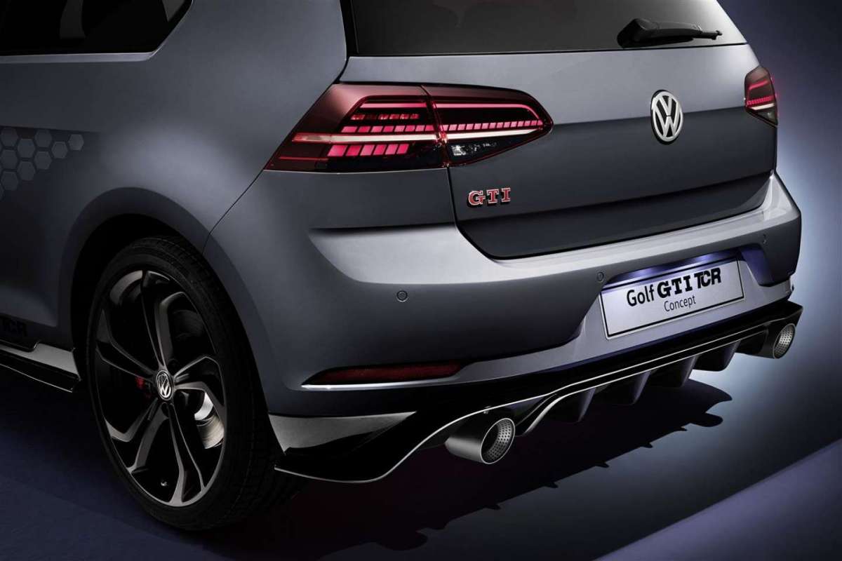 Volkswagen Golf GTI TCR Concept scarico doppio posteriore
