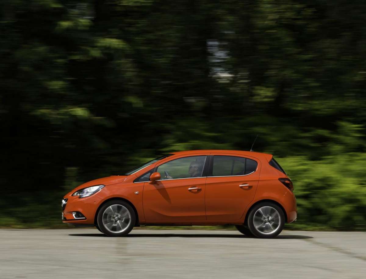 Di lato Opel Corsa 2018