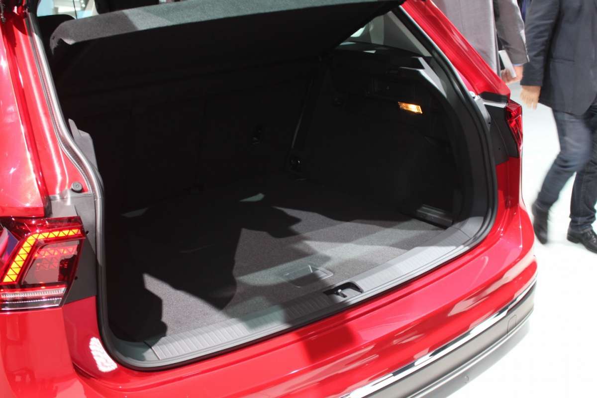 Nuova Volkswagen Tiguan 2018 bagagliaio a Francoforte