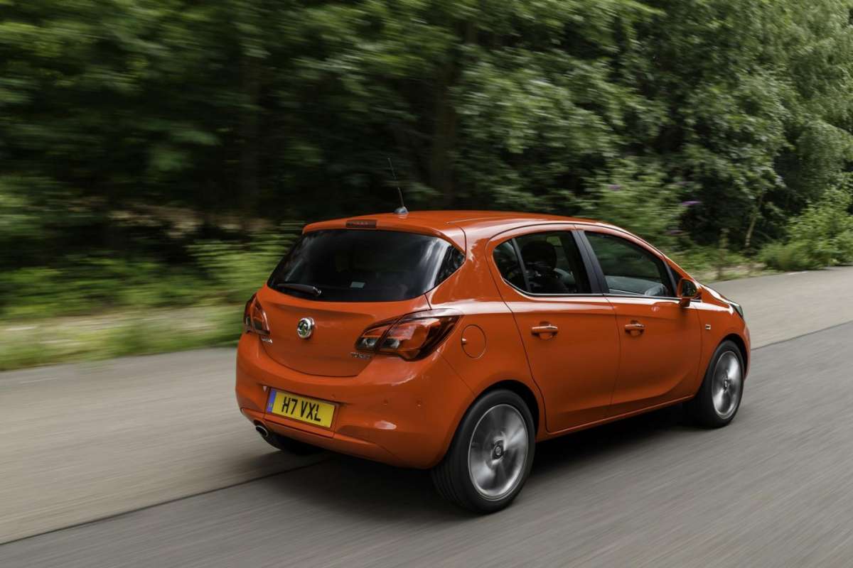 Posteriore della versione restyling di nuova Opel Corsa 2018