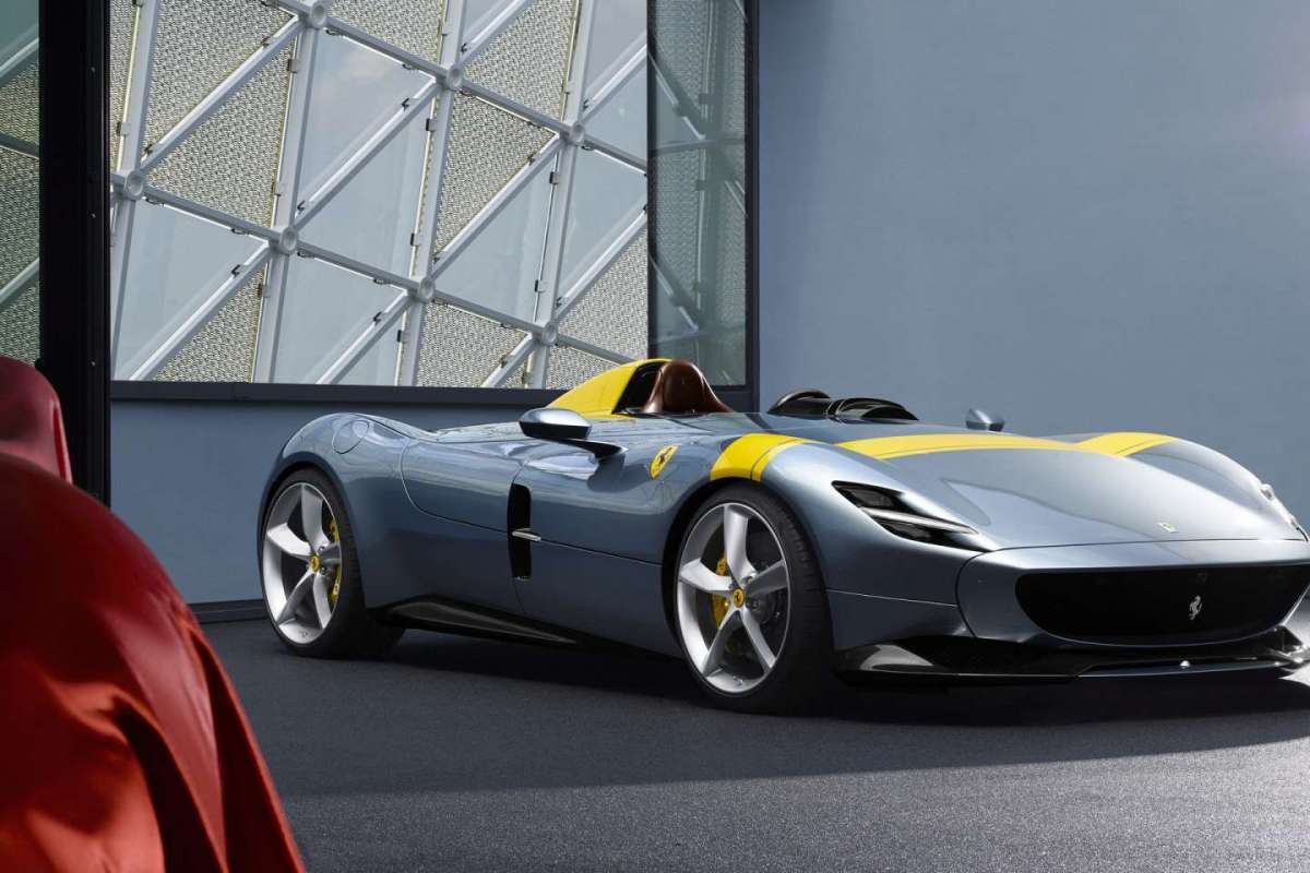Compasso d’Oro 2020, premiata la Ferrari SP1 Monza. Menzione d’onore per Vespa